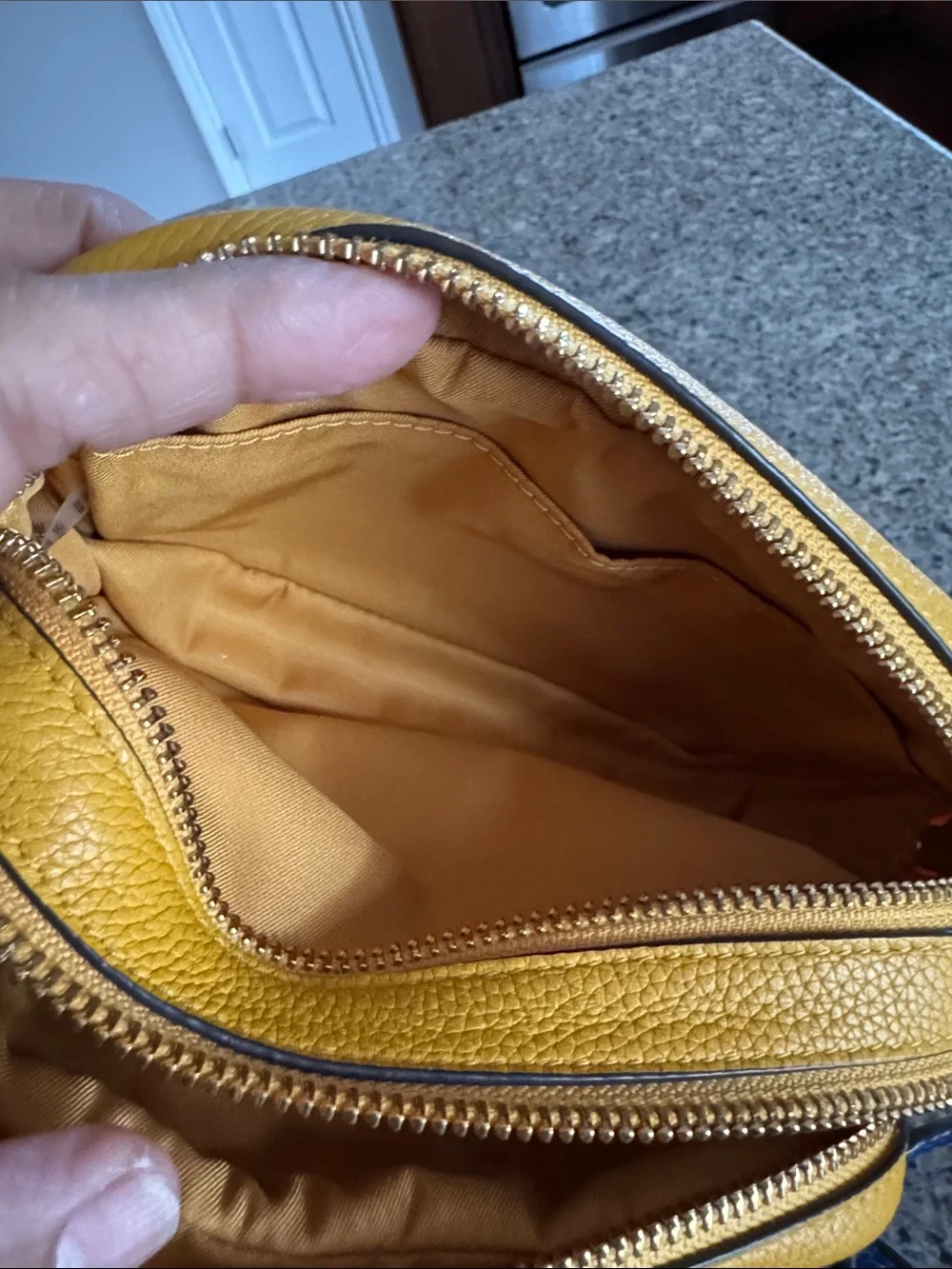 💛Tory Burch 🌻Pebbled Leather Logo Camera Bag - Yellow